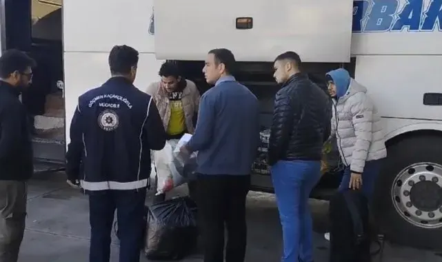 Osmaniye'de yolcu otobüsü ve otomobilde 7 kaçak göçmen yakalandı