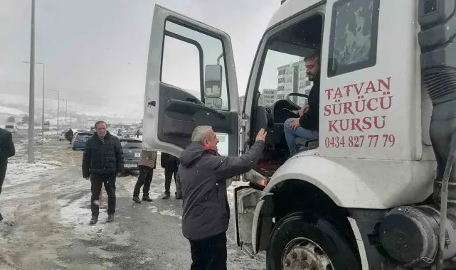 İl Milli Eğitim Müdürü Gür, direksiyon sınavı alanlarını ziyaret etti