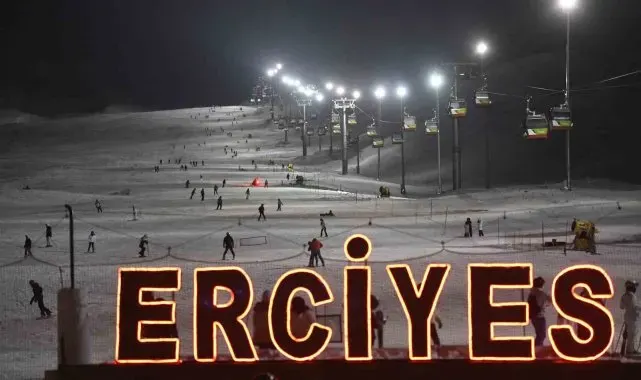 Erciyes'te gece kayağı başladı