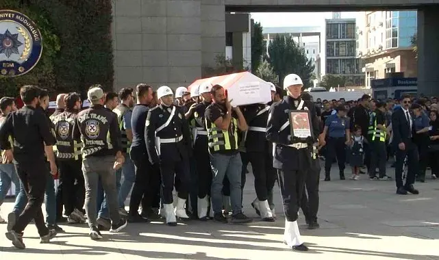 Şehit polisi son yolculuğuna meslektaşları uğurladı