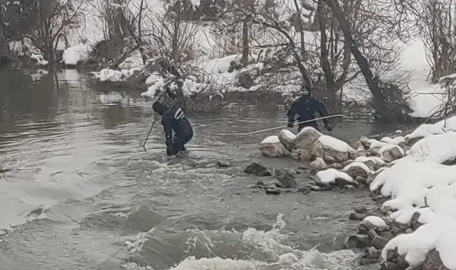 Dalgıçlar Karasu'da kayıp öğretmeni arıyor
