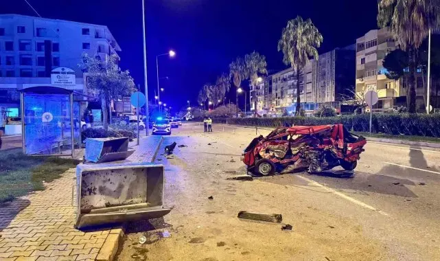 Antalya'da feci kaza: Hurdaya dönen araçtan fırlayan sürücü hayatını kaybetti