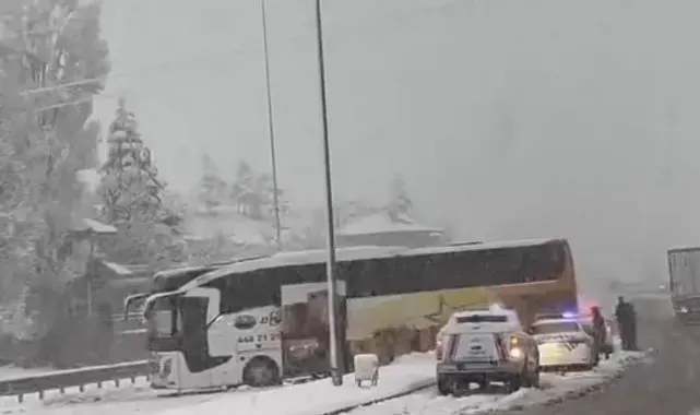 Elazığ'da yoğun kar yağışı trafiği felç etti: Kazalar ardı ardına geldi