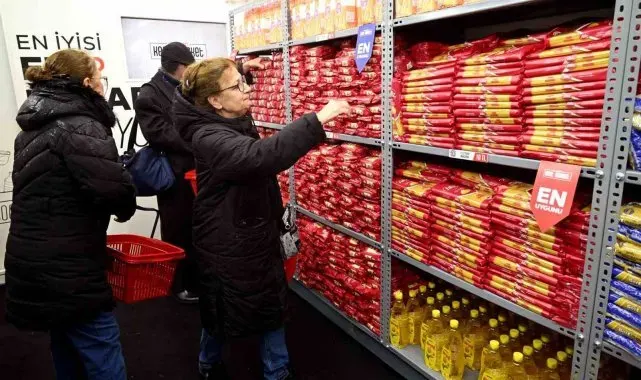 Şişli Belediyesi'nin "Gezici Kent Market" aracı yola çıktı