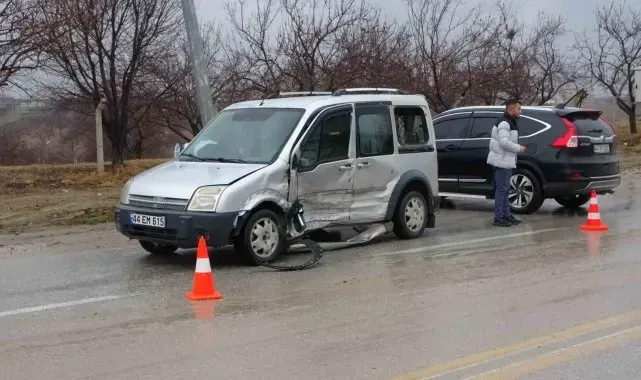 Malatya'da 6 kişinin yaralandığı kaza kameraya yansıdı