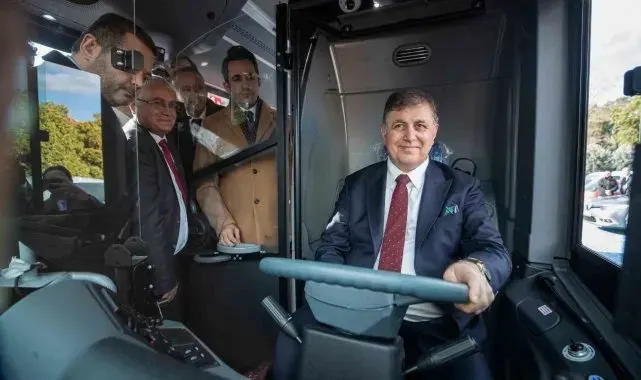 Başkan Tugay, 80 milyon Euro'luk kredi için ilk imzayı attı