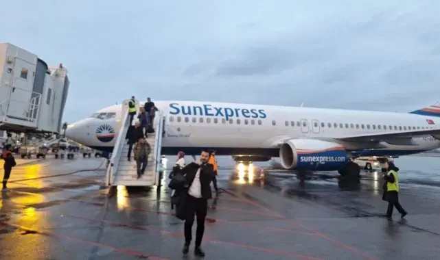 Ajet'ten bilet alan vatandaşları SunExpress'e bindirip, arıza sebebiyle indirdiler