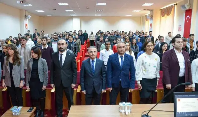 Bilecik'te "Türkiye Yüzyılı Vizyonuyla Kariyer Gelişiminde İletişim ve Dezenformasyonla Mücadele" semineri