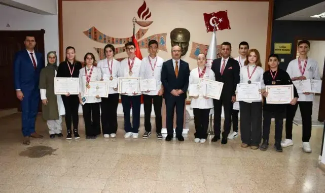 Antalya ve İstanbul'da 2 ayrı festivale katılan Eskişehirli öğrencilerden büyük başarı