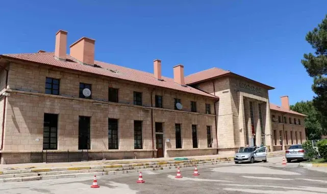 1939'daki depremde ayakta kalan tek bina