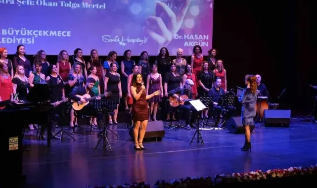 ''Ustalara Saygı Gecesi'' usta sanatçı İlhan Şeşen şarkılarıyla şenlendi