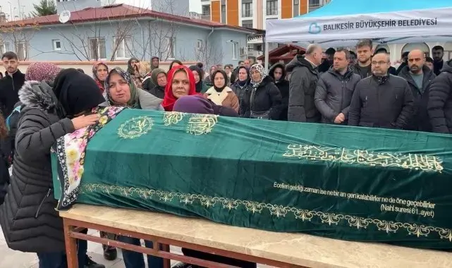 Patlamada hayatını kaybeden Özçakır gözyaşlarıyla uğurlandı