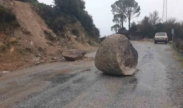 Koçarlı'da aşırı yağışlarla ulaşıma kapanan yol açıldı