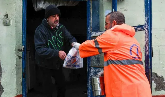 Muratpaşa sıcak desteğini aksatmadı