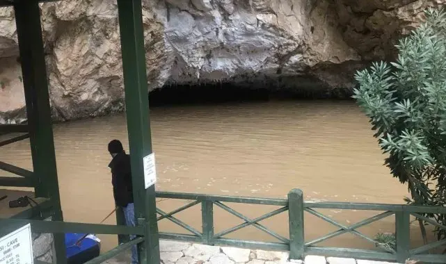 Dünyaca ünlü Altınbeşik Mağarası taştı, kuruyan Üzümdere Irmağı suya kavuştu