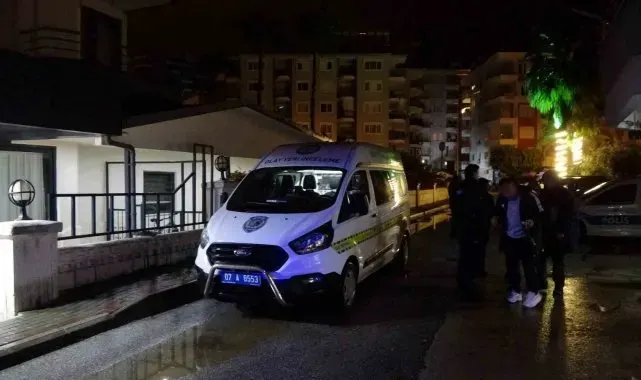 Motosikletle gelip iş yerine kurşun yağdırdı