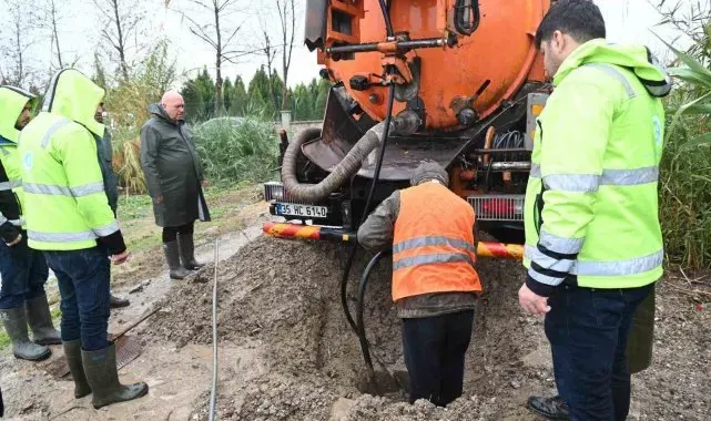 Şiddetli yağışa karşı sahada mücadele sürüyor