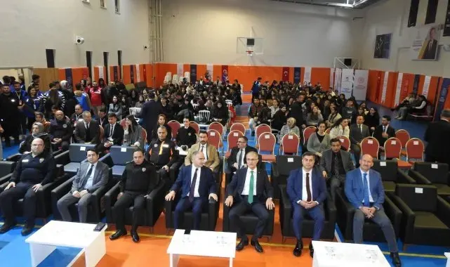 Manisa'da "Gençlik Politika Belgesi Vizyon Çalıştayı" başladı