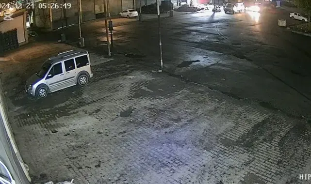 Şanlıurfa'da kamyonet sürücüsünün feci şekilde hayatını kaybettiği kaza kamerada