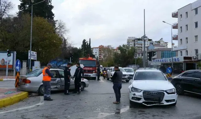'Dönülmez' tabelasını dikkate almadı, kaza yaptı: 1 yaralı