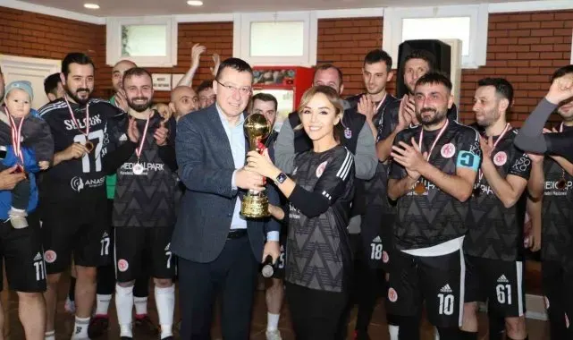 Sağlıkçıların turnuvasının şampiyonu Medical Park Karadeniz Hastanesi oldu
