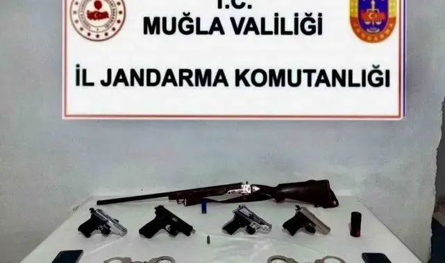 Menteşe'de ruhsatsız kurusıkı tabancalar ele geçirildi