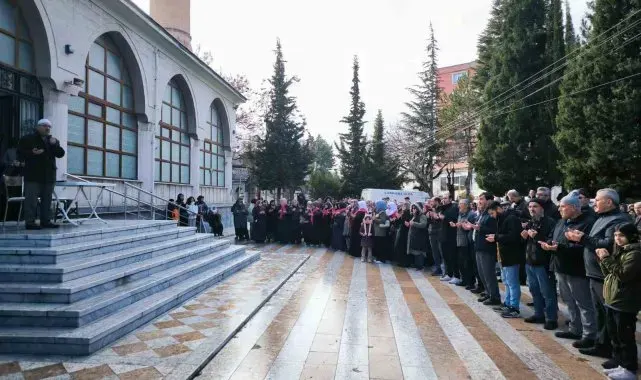 Gediz'de 37 umreci dualarla uğurlandı
