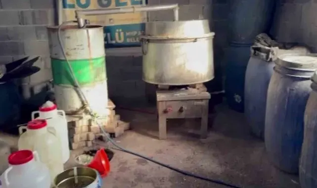 Adana'da ev baskında bin 50 litre kaçak alkol ele geçirildi