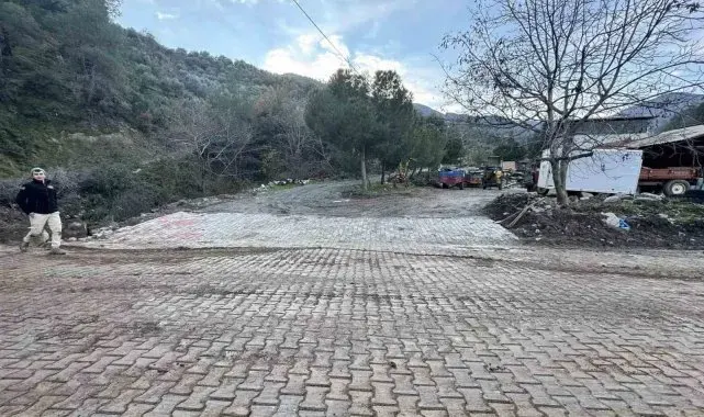 Karacasu'da yol çalışmaları sürüyor