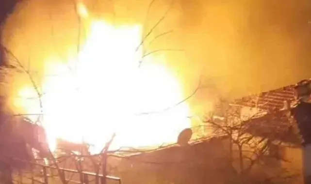 Ankara'da patlamaların yaşandığı gecekondu yangını korkuttu