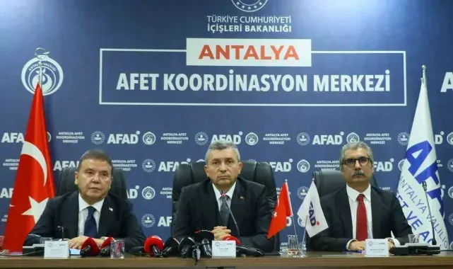 Vali Hulusi Şahin: "Taşımalı eğitime yarın tüm Antalya genelinde bir gün ara veriyoruz"