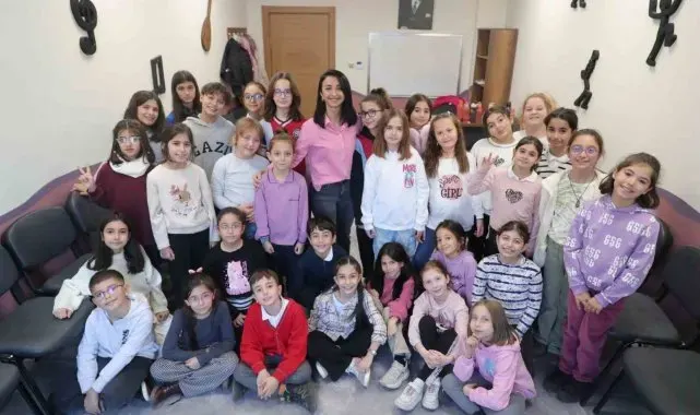 Aliağa'nın yıldız çocukları tiyatro ile parlıyor
