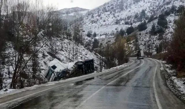 Gümüşhane'de LPG yüklü tankerin tırla çarpıştığı kaza acuz atlatıldı