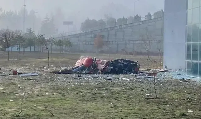Muğla Eğitim ve Araştırma Hastanesi'ne çarpan bir helikopter, yakınındaki boş alana düştü. Ekiplerin olay yerinde çalışmaları sürüyor.