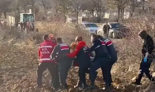 Sivas'ta 20 metreden düşen paraşütçü yaralandı