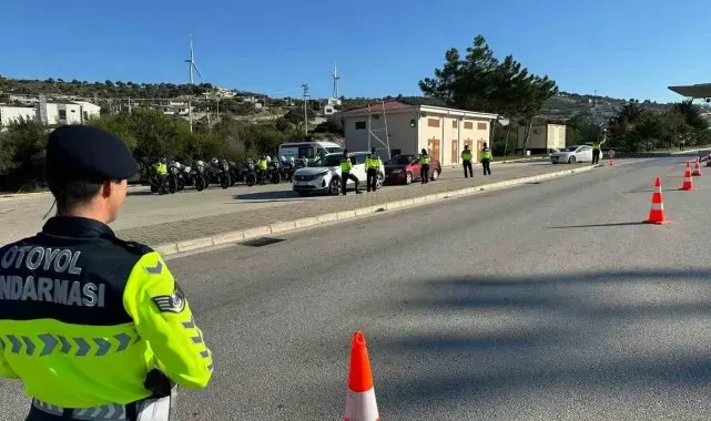 Çeşme'de 39 düzensiz göçmen yakalandı, 2 organizatör tutuklandı