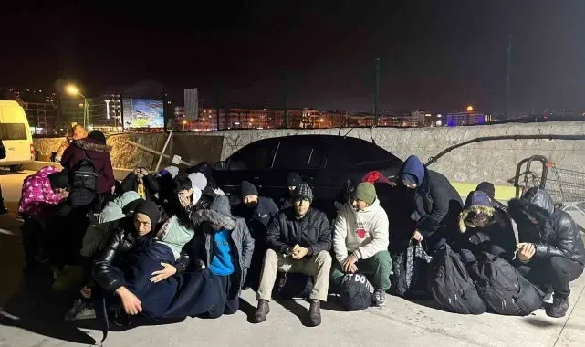 Jandarma ekipleri Kuşadası'nda 30 düzensiz göçmen yakalandı