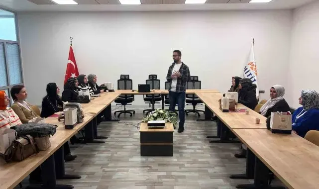 Ev hanımı kadınlar üniversitede ders başı yaptı