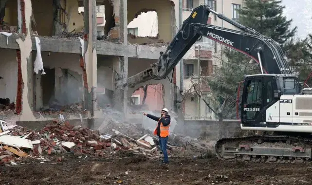 Talas'ta yapılar sesle yıkılıyor