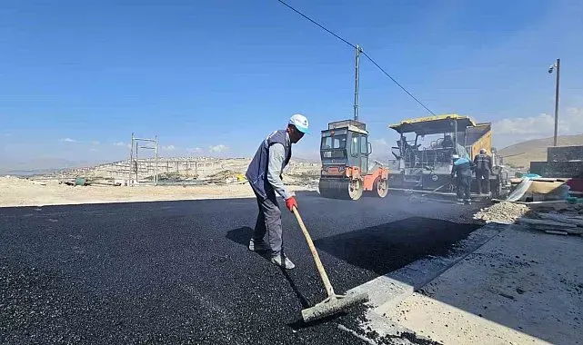 Battalgazi'de kırsal ve merkez mahallelerde asfalt çalışmaları sürüyor