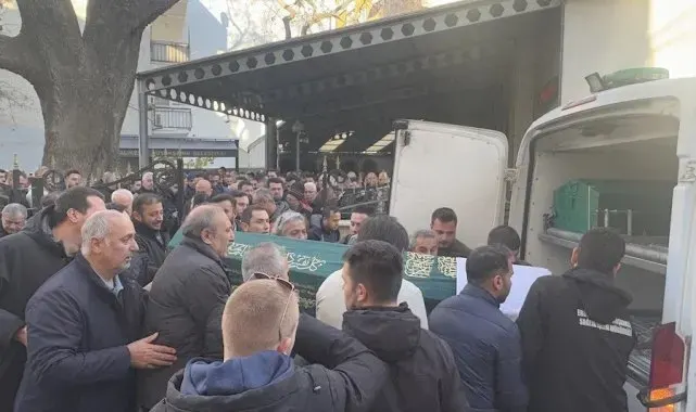 Erdek'te 3. kattan düşen genç toprağa verildi