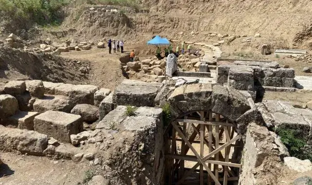 Alaşehir'deki antik tiyatro kazı çalışmaları için protokol imzalandı