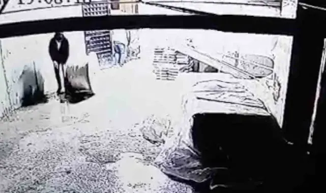 İnşaatçı gibi giyinip 500 Bin TL'lik kablo çaldılar, o anlar kamerada