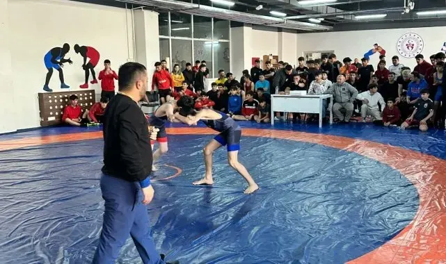 Hakkari'de 3 bin 800 öğrenci, Gençlik ve Spor İl Müdürlüğü'nün kurslarında eğitim alıyor