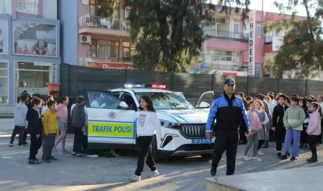 Serik'te Yerli Malı haftasında yerli ve milli araç Togg öğrencilere tanıtıldı