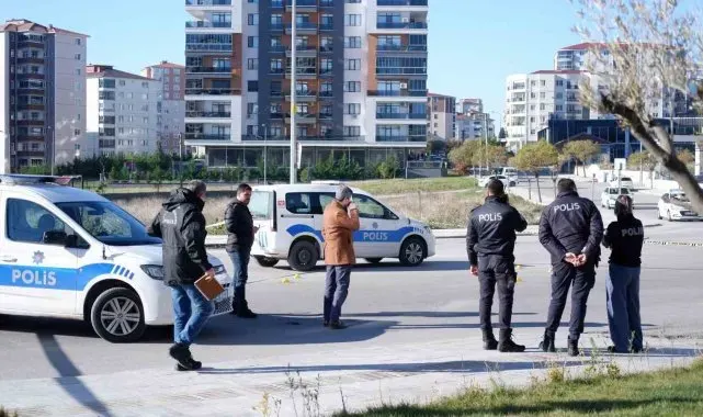 Husumetliye silahlı saldırı kamerada: 2 yaralı