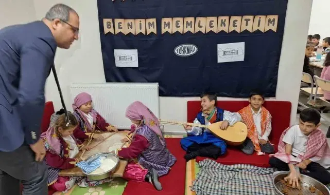 İlkokul öğrencileri geleneklere uygun Yerli Malı Haftası'nı kutladı