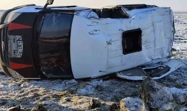 Diyarbakır'da öğretmen servisi devrildi: 12 yaralı
