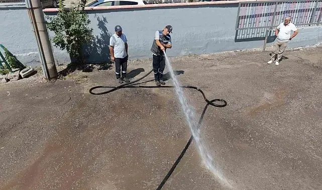 Karabük Belediyesinden okullarda temizlik çalışması