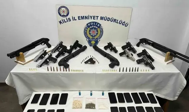Kilis'te aranan 79 şahıs yakalandı, çok sayıda silah ve uyuşturucu ele geçirildi